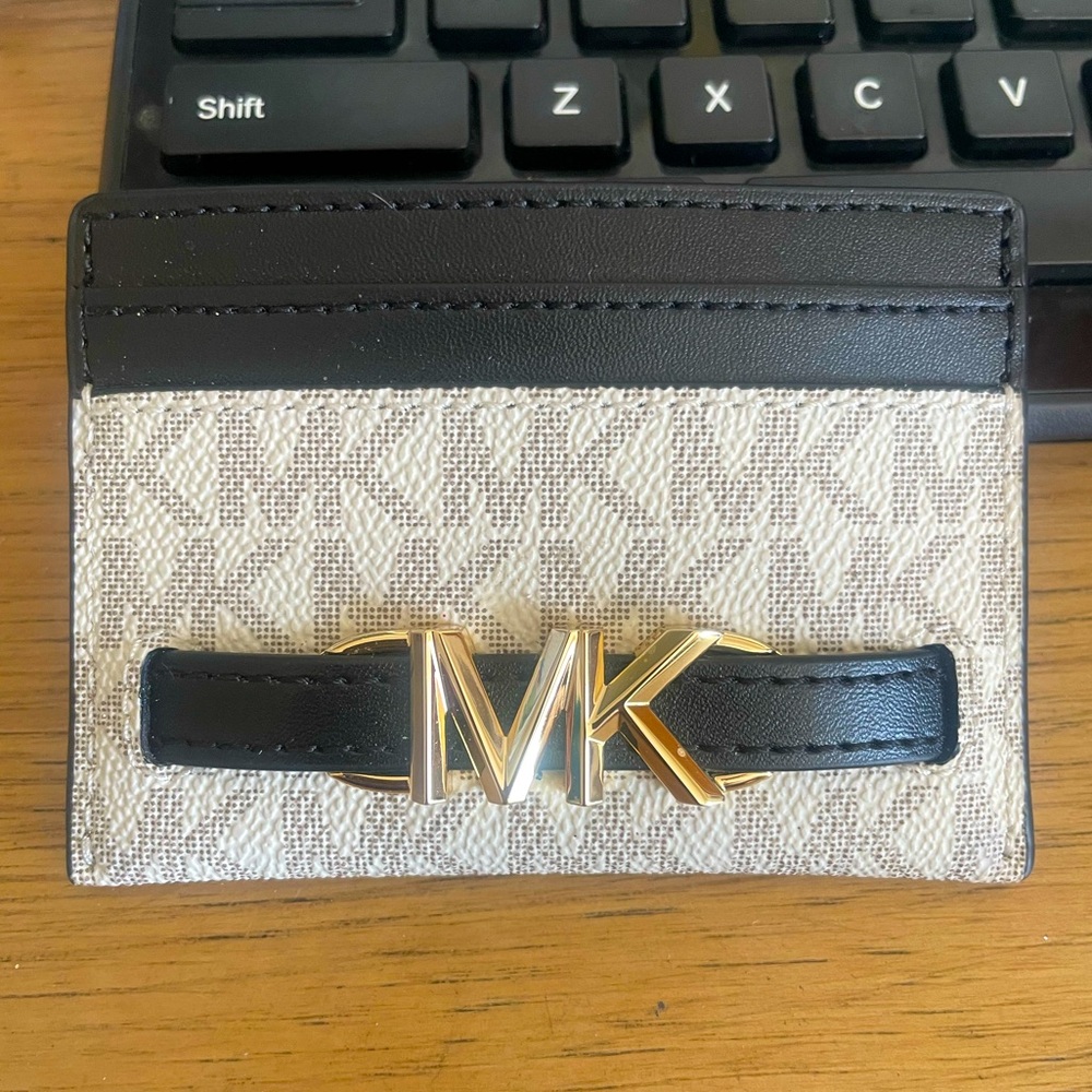 Michael Kors - Reed Large Leather Card Holder - Vanilla/Black